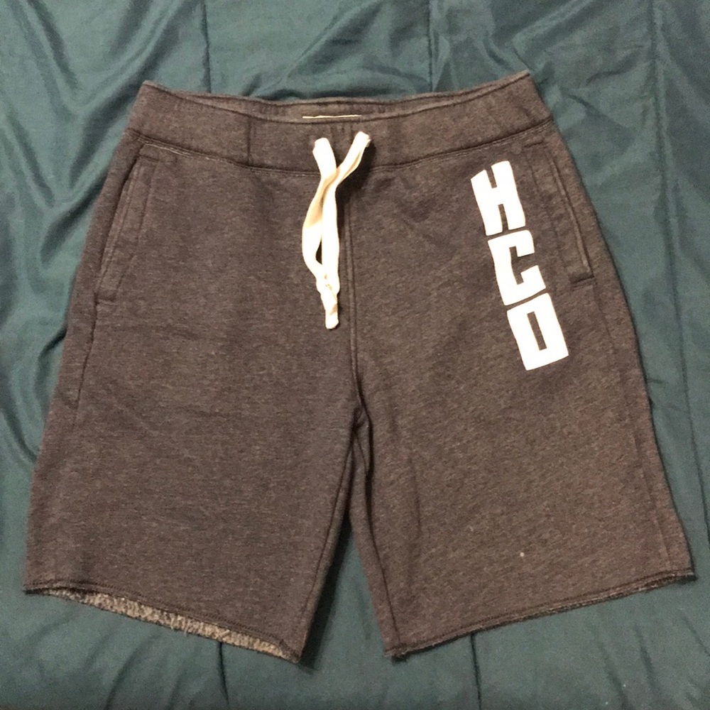 Hollister sweatshorts with pockets